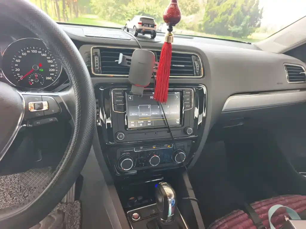 Volkswagen Sagitar 2019