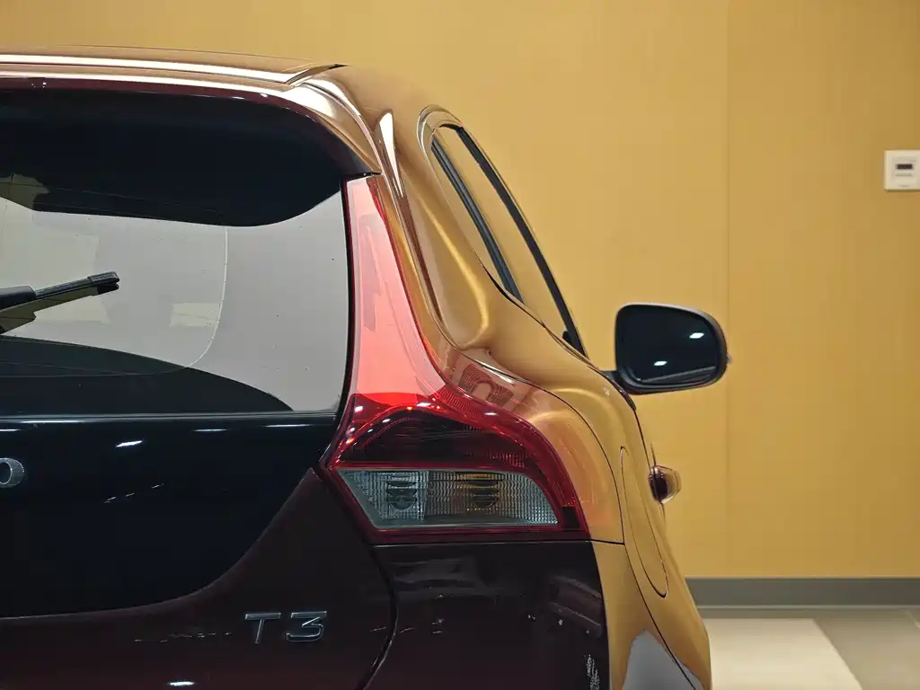 Volvo V40 2018 — фото 24