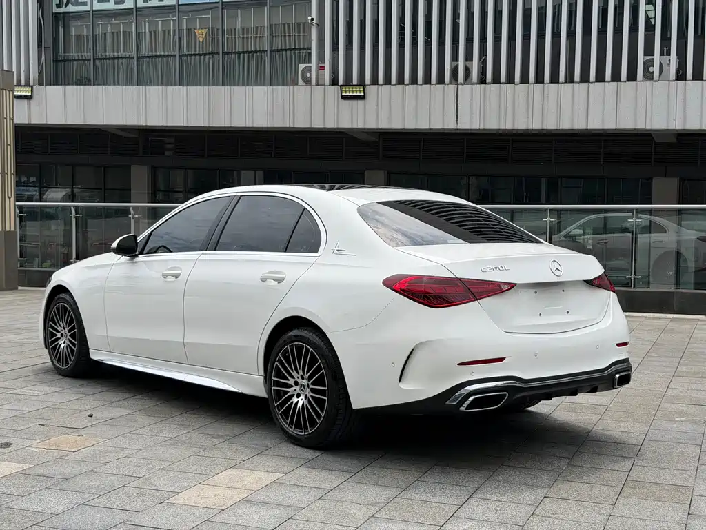 Mercedes-Benz C-Class 2024 — фото 11