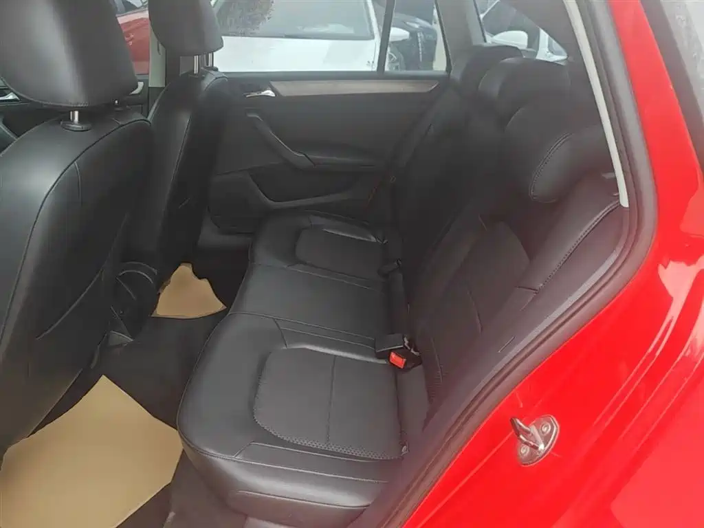 Skoda Rapid Spaceback 2014 — фото 17