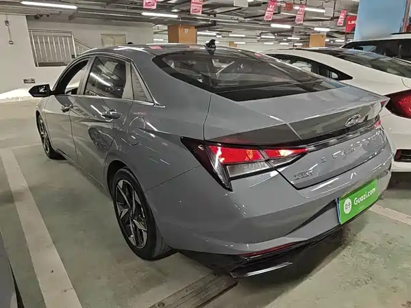 Hyundai Elantra 2022