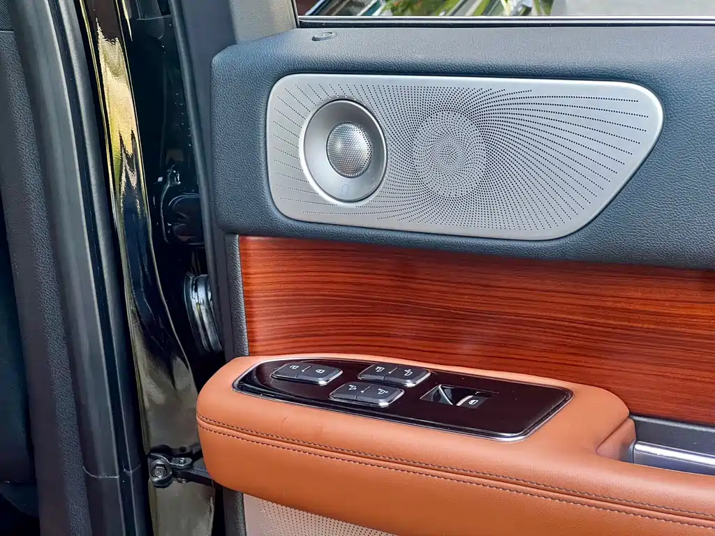 Lincoln Navigator 2020 — фото 20