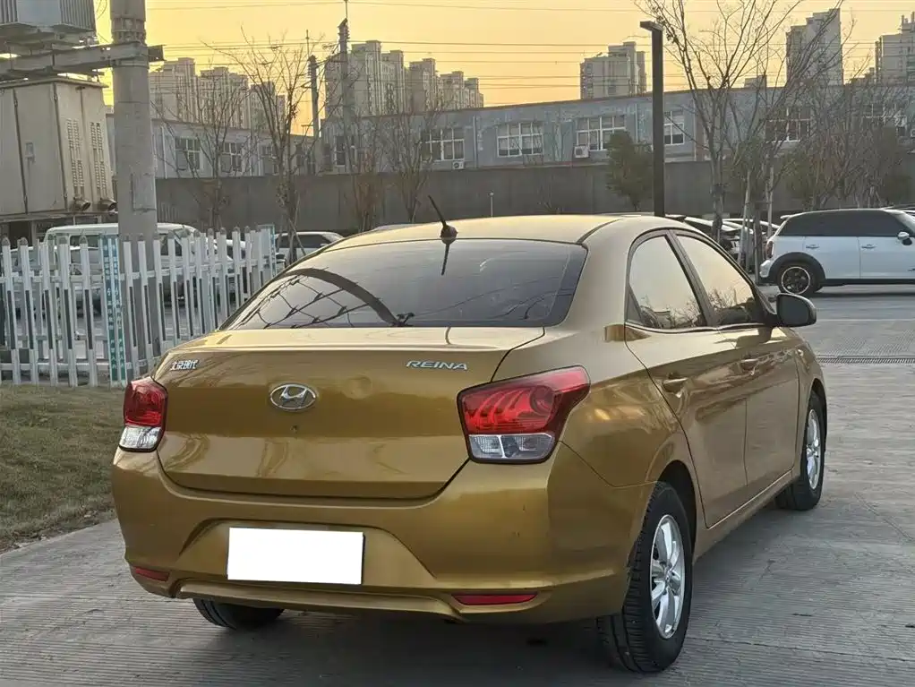 Hyundai Verna 2017 — фото 14