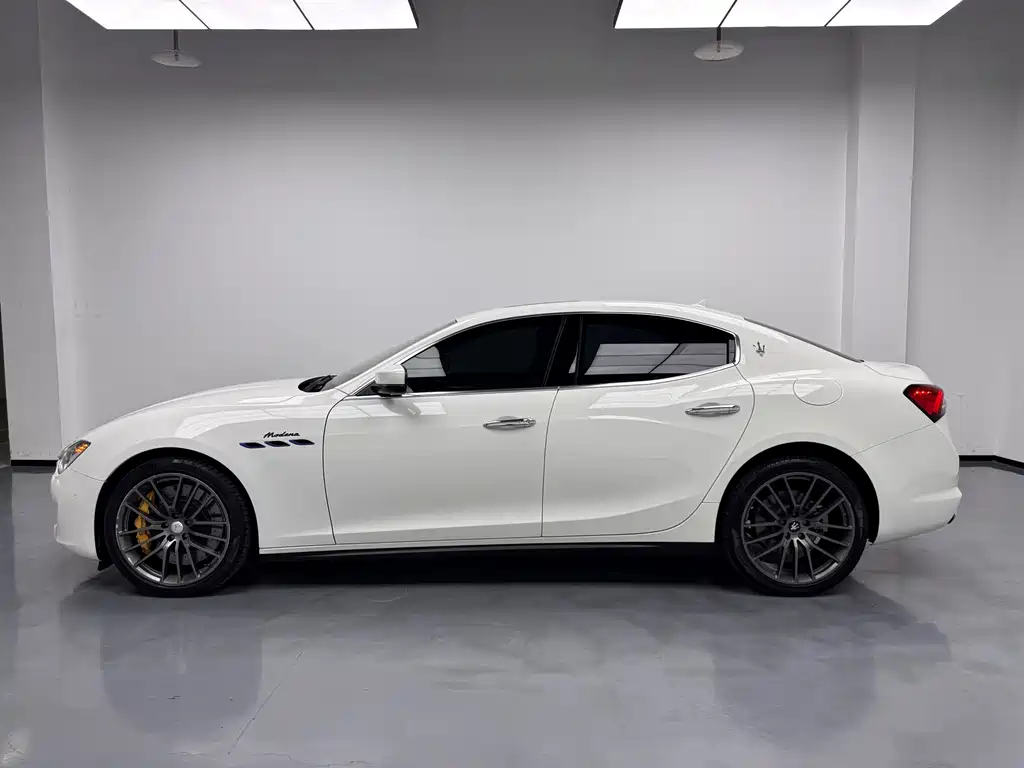 Maserati Ghibli 2021 — фото 22