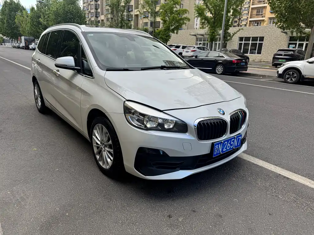 BMW 2 Series Wagon 2019 — фото 3