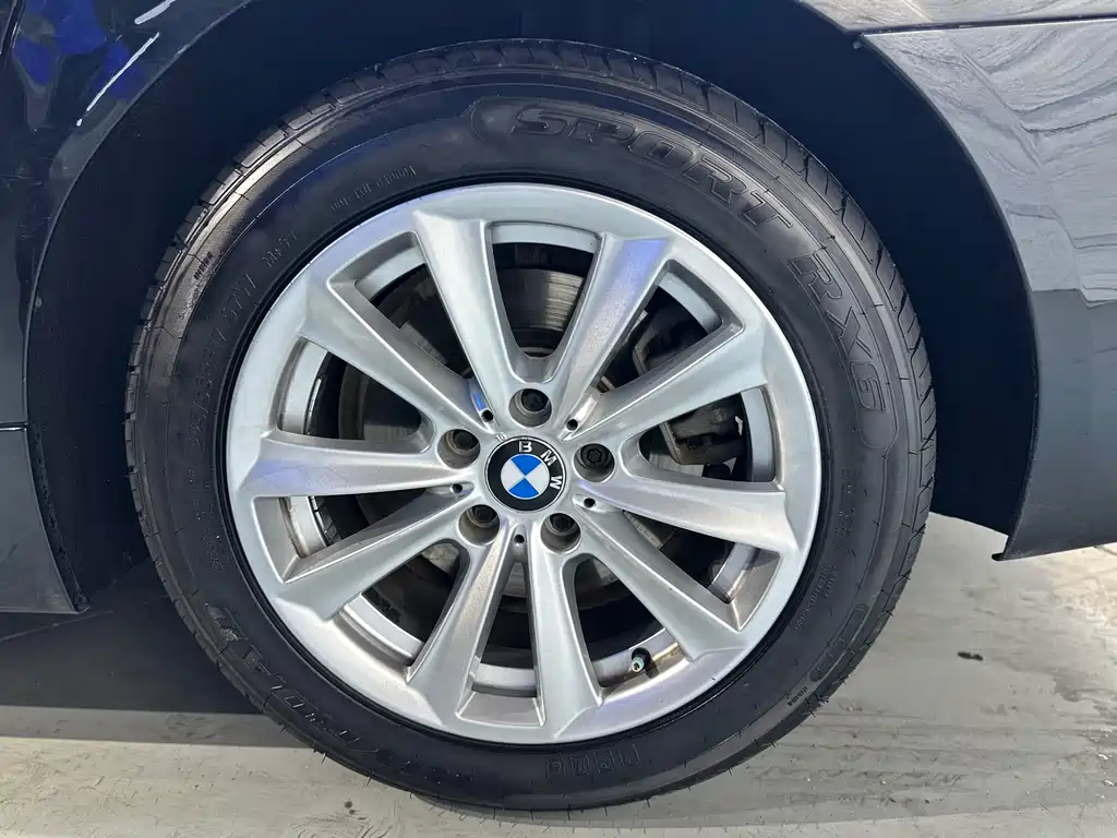 BMW 5 Series 2015 — фото 10