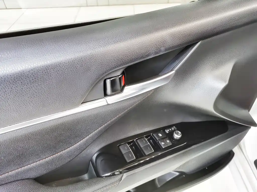 Toyota Camry 2022 — фото 14