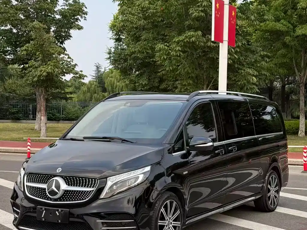 Mercedes-Benz V-Class 2022 — фото 1