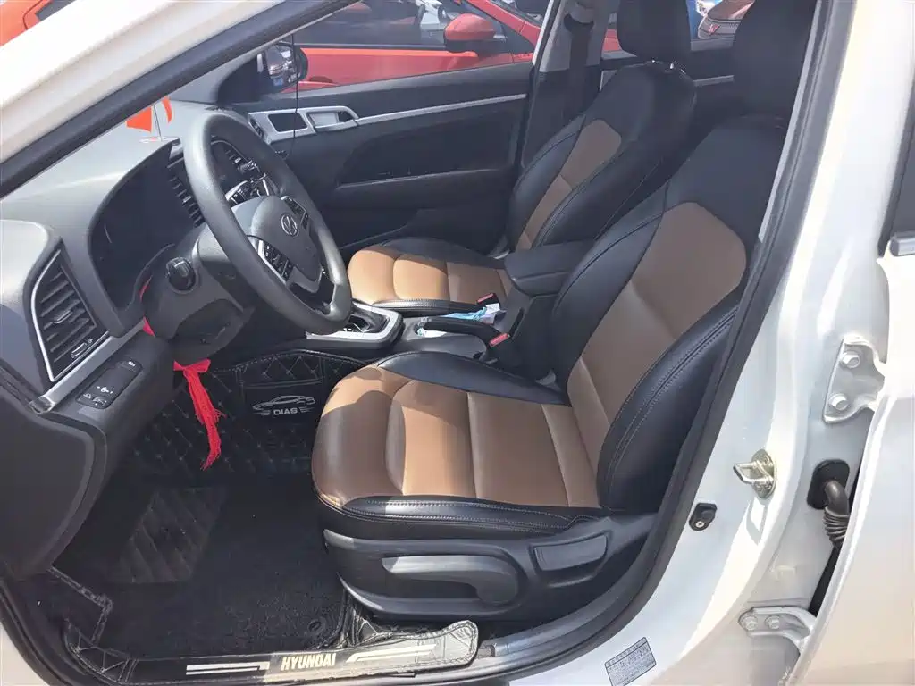 Hyundai Elantra 2018 — фото 14
