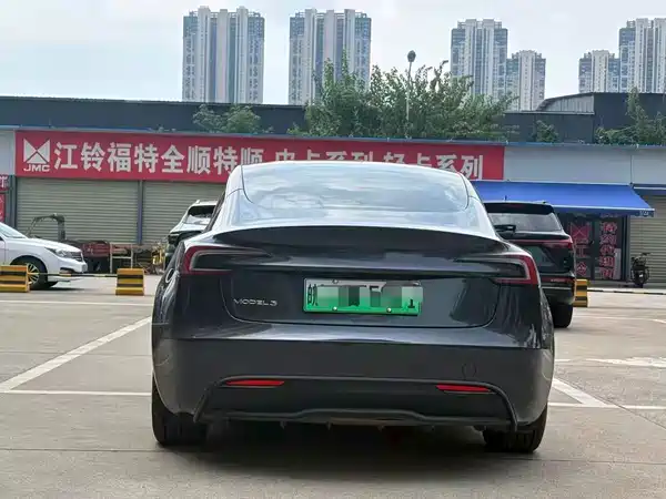 Tesla Model 3 2024