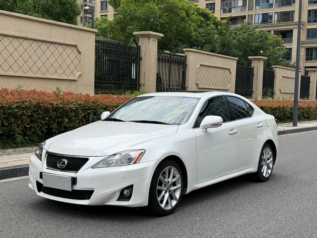 Lexus IS 2012