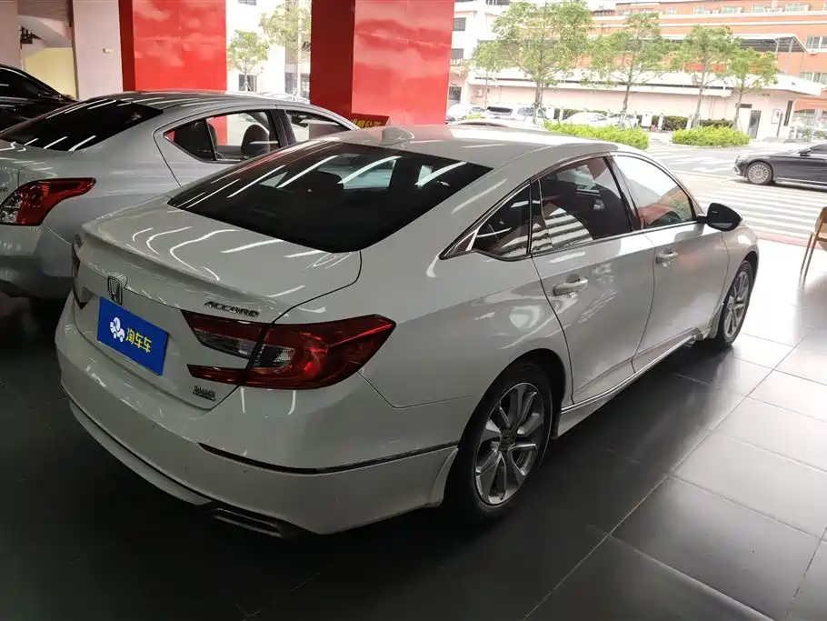 Honda Accord 2018 — фото 3