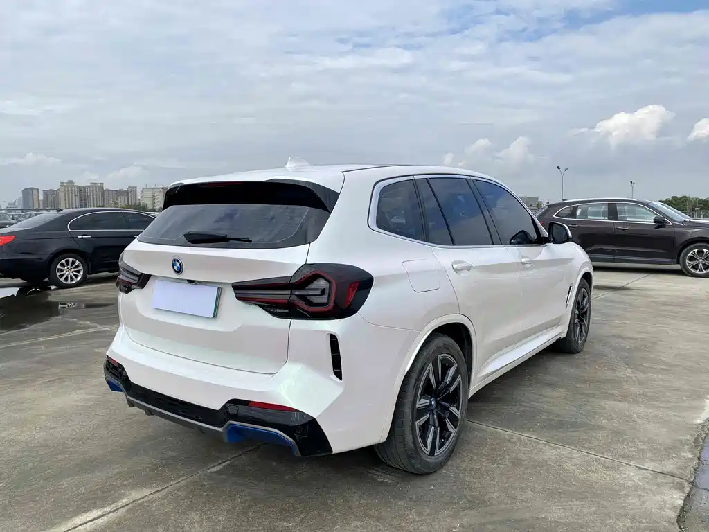 BMW iX3 2022 — фото 17