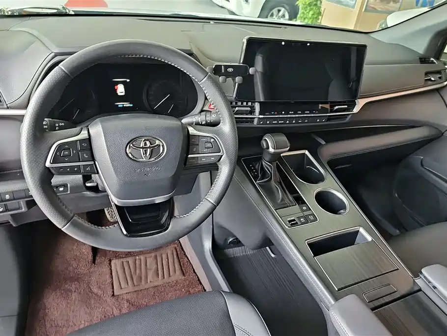 Toyota Sienna 2024 — фото 12