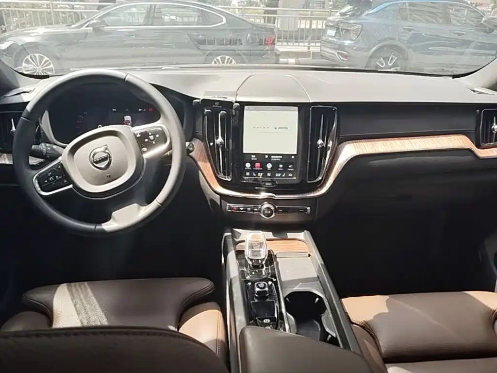 Volvo XC60 2024 — фото 10