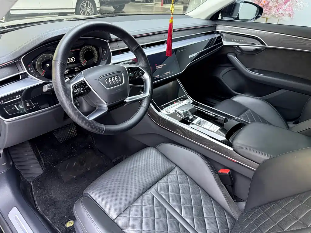 Audi A8 2021 — фото 13