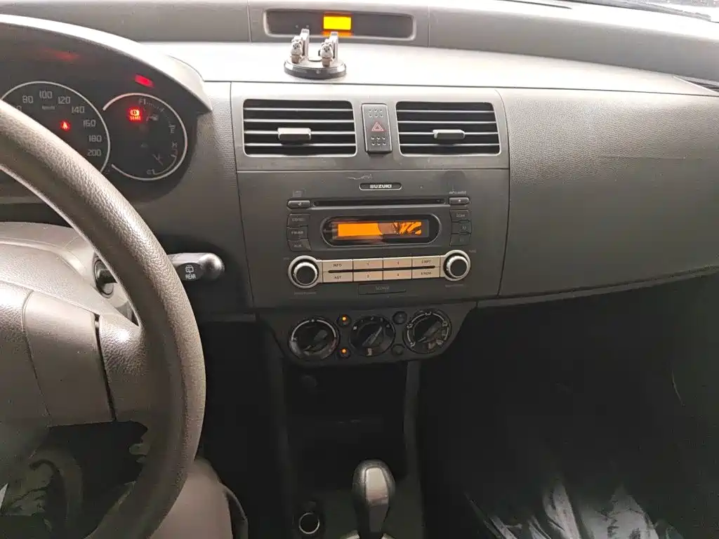 Suzuki Swift 2014 — фото 14