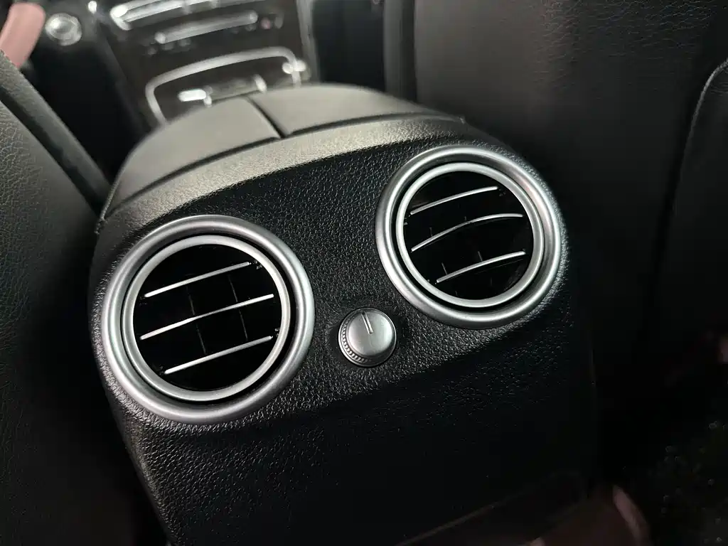 Mercedes-Benz GLC 2018 — фото 18