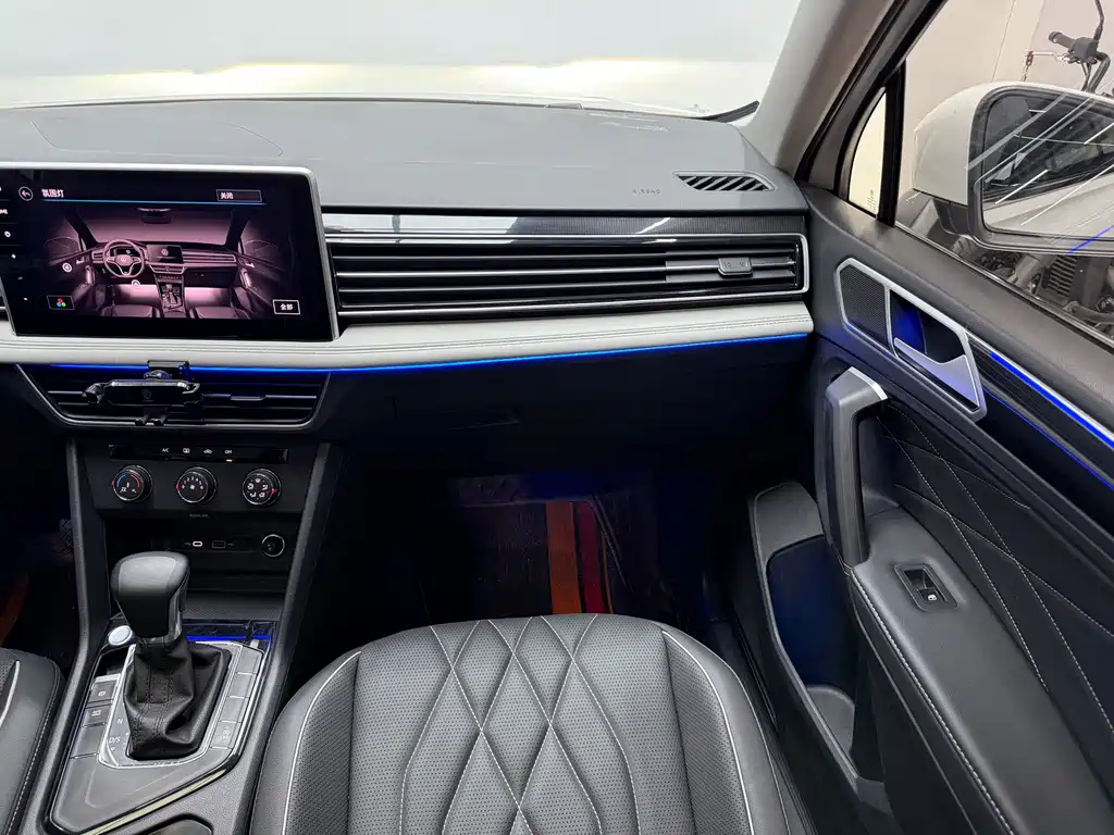 Volkswagen Tiguan L 2023 — фото 11