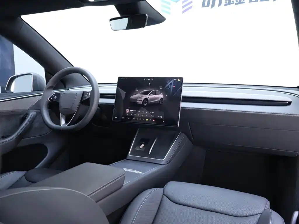 Tesla Model Y L 2025 — фото 19
