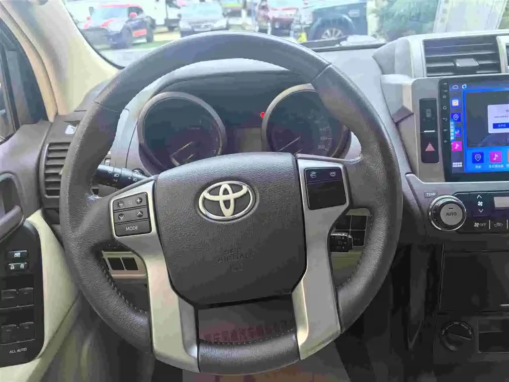 Toyota Prado 2015 — фото 11