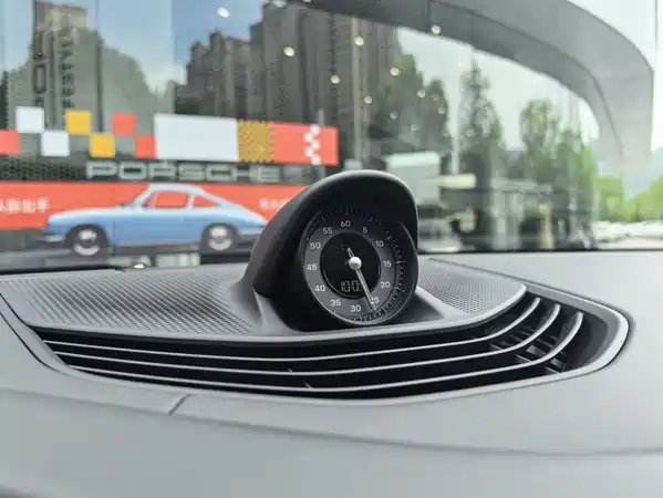 Porsche Taycan 2025