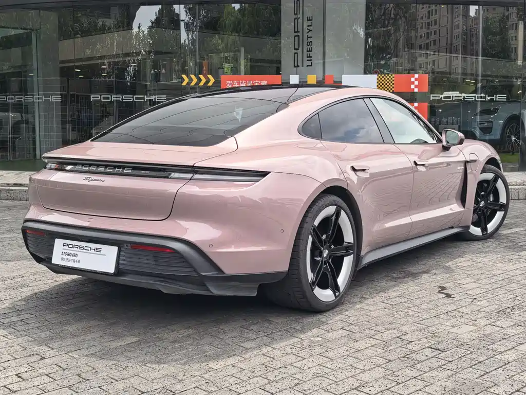 Porsche Taycan 2025 — фото 21