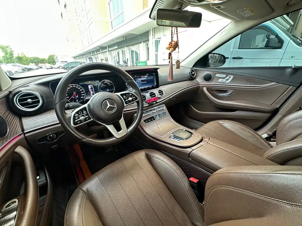 Mercedes-Benz E-Class 2018 — фото 12