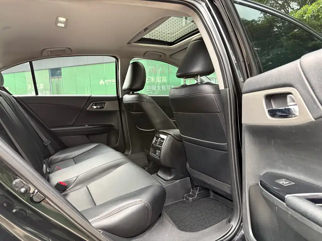 Honda Accord 2018 — фото 17
