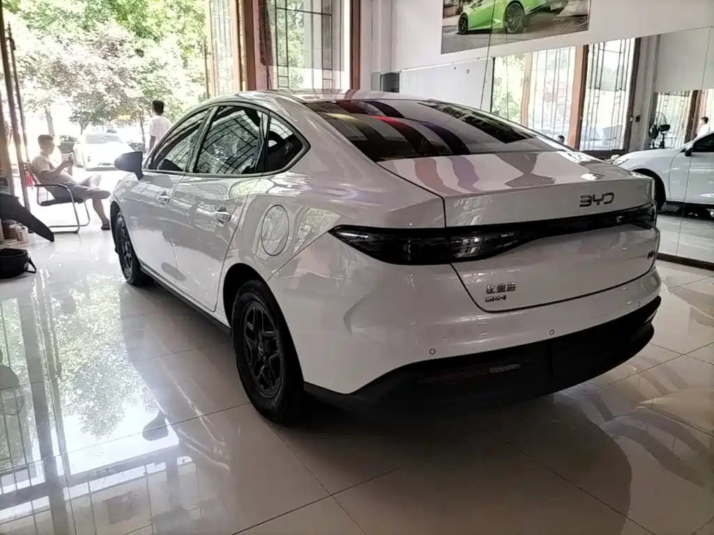 BYD Seal 05 DM-i 2025 — фото 5