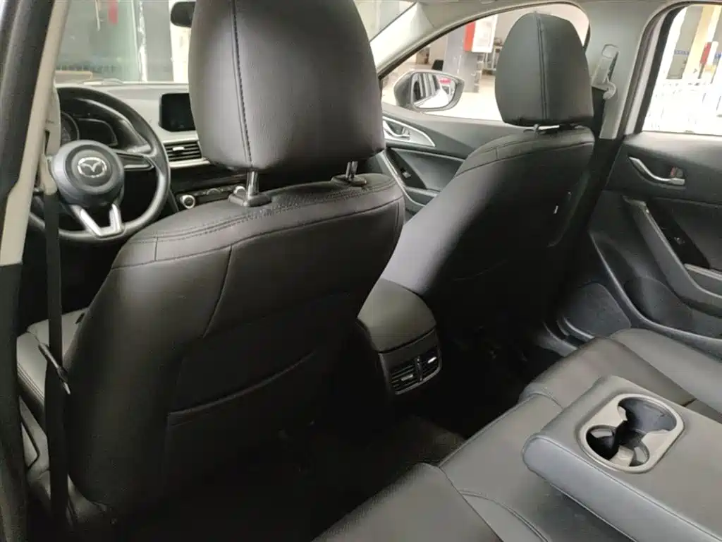 Mazda 3 Axela 2017 — фото 15