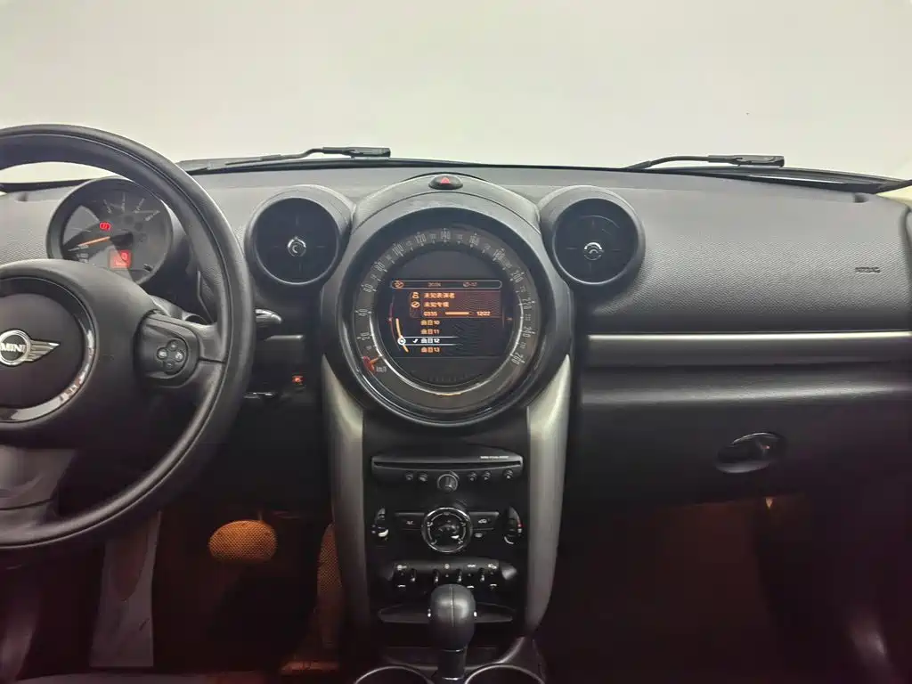 MINI Countryman 2015 — фото 12