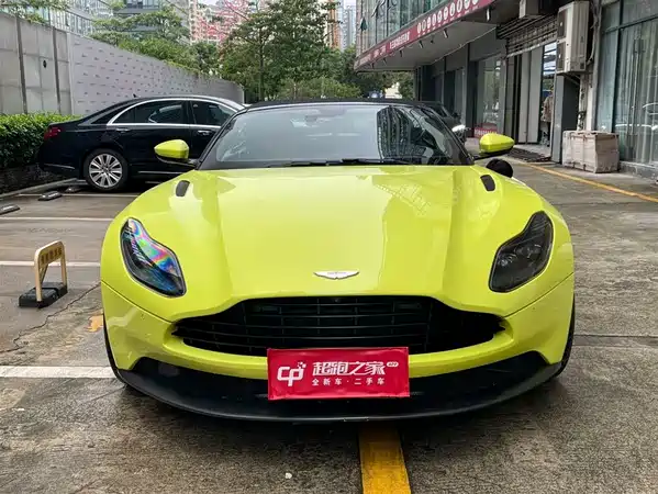 Aston Martin DB11 2019