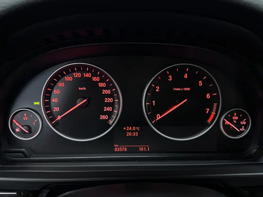 BMW 5 Series 2012 — фото 11