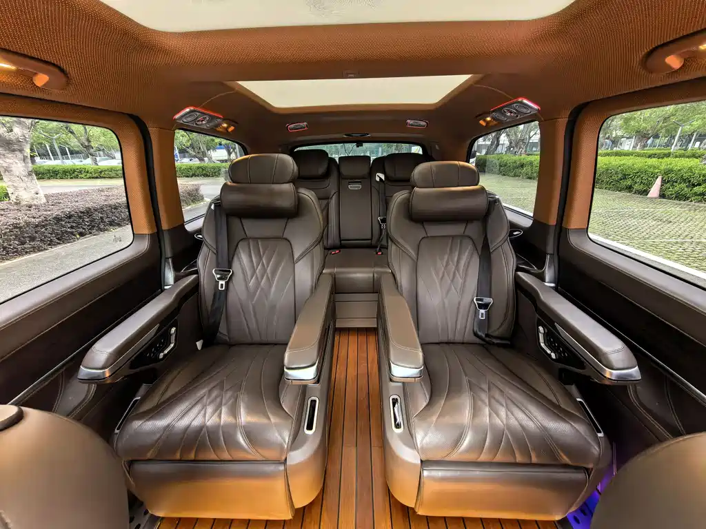 Mercedes-Benz V-Class 2022 — фото 19
