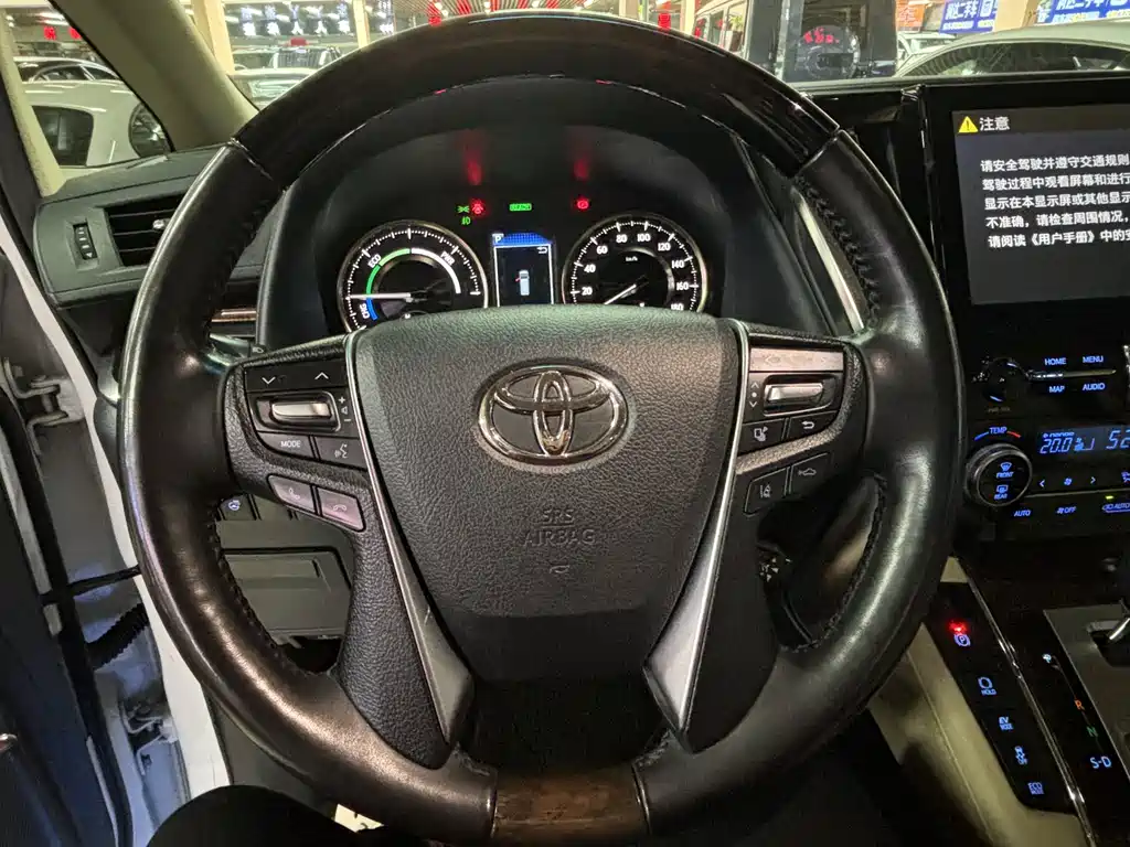 Toyota Alphard 2023 — фото 22