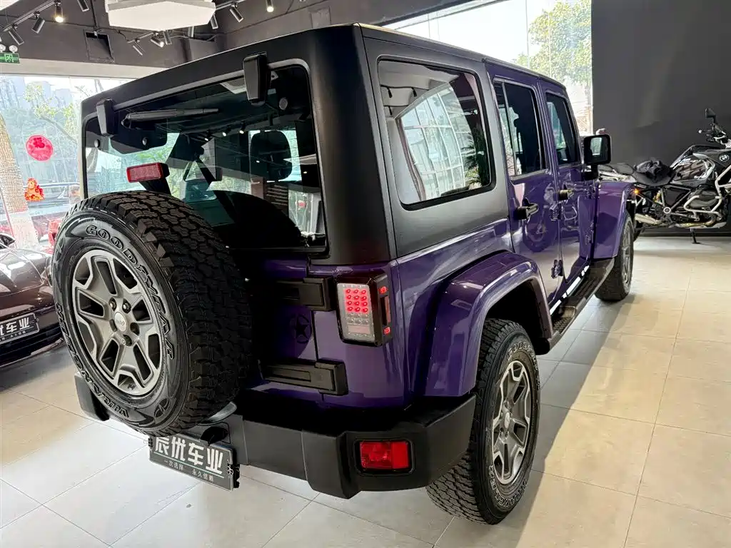 Jeep Wrangler 2017 — фото 7