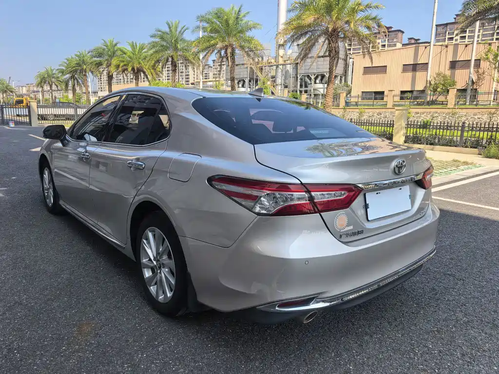 Toyota Camry 2023 — фото 4