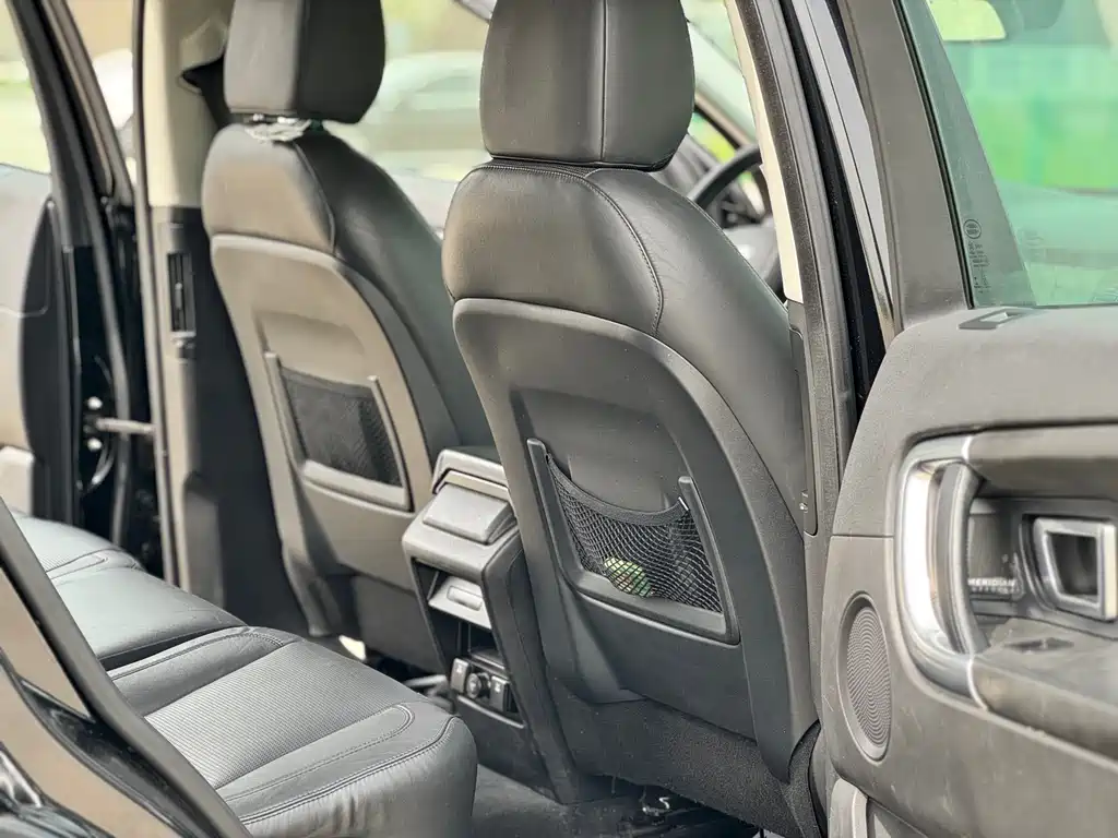 Land Rover Discovery Sport 2015 — фото 11
