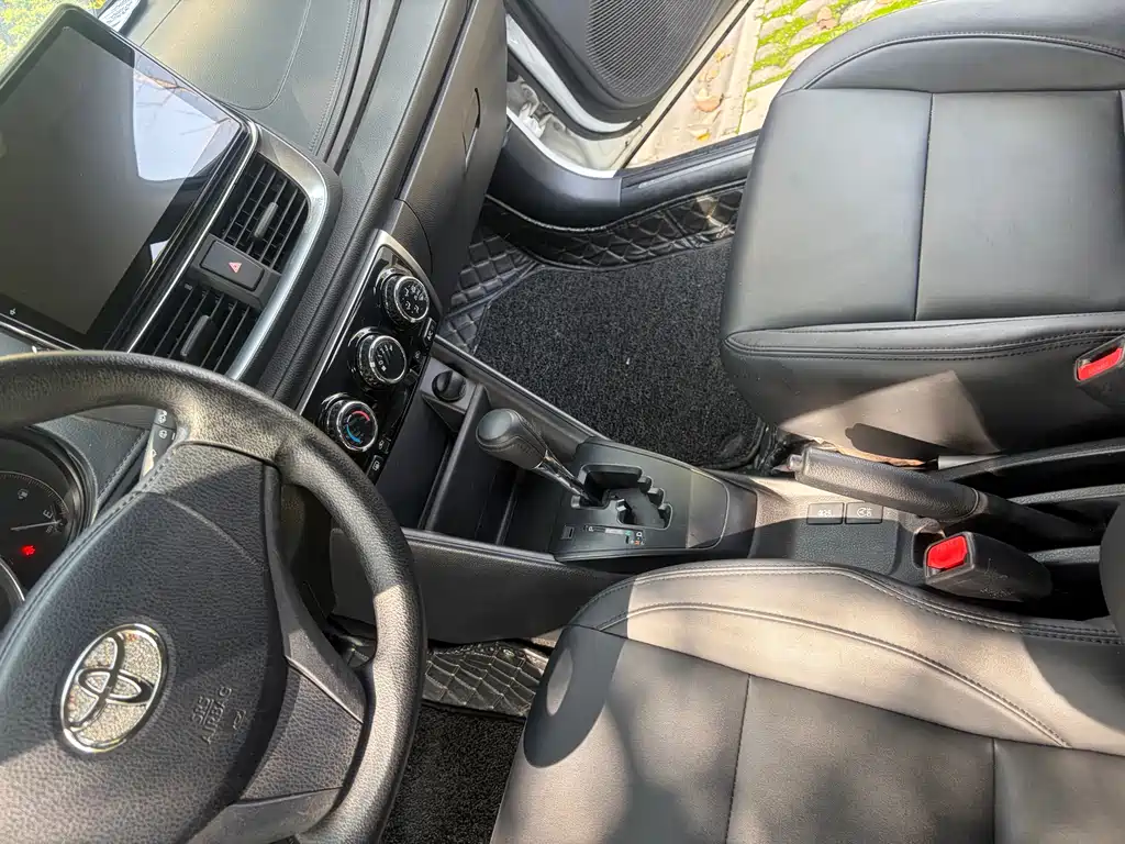 Toyota Yaris L 2020 — фото 18