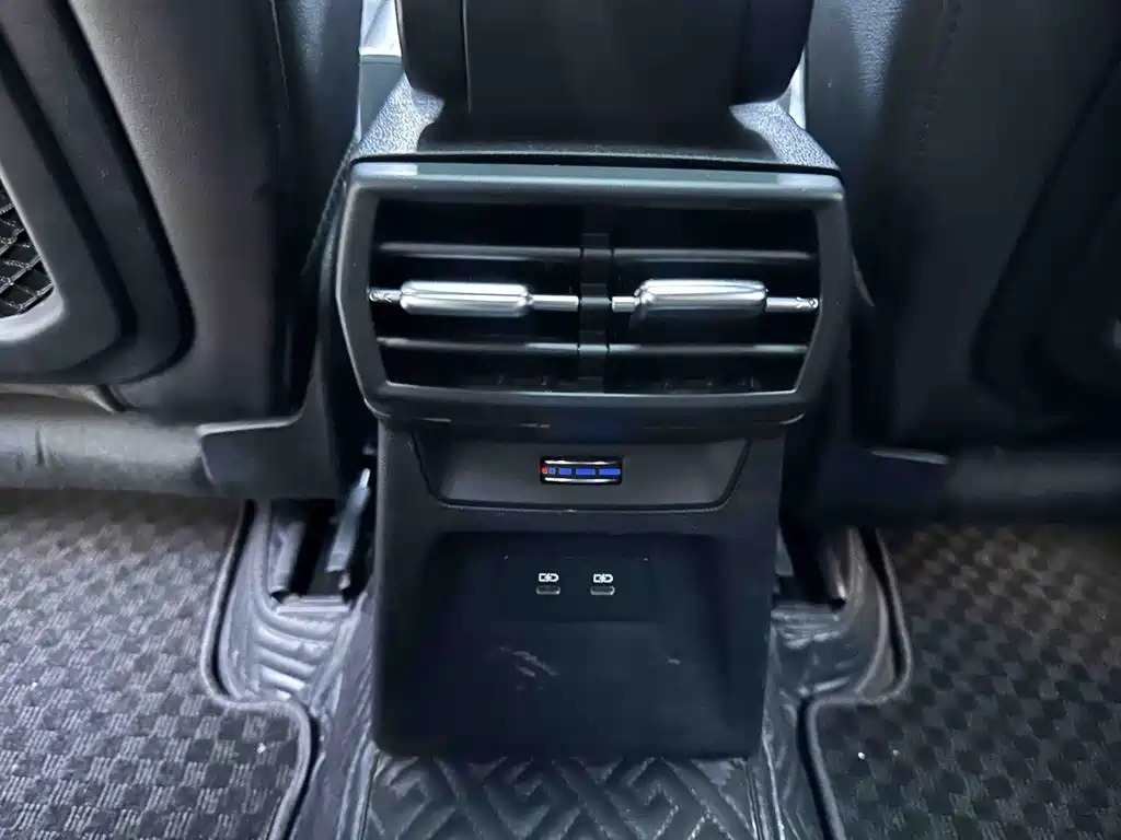 Audi A3 2023 — фото 17