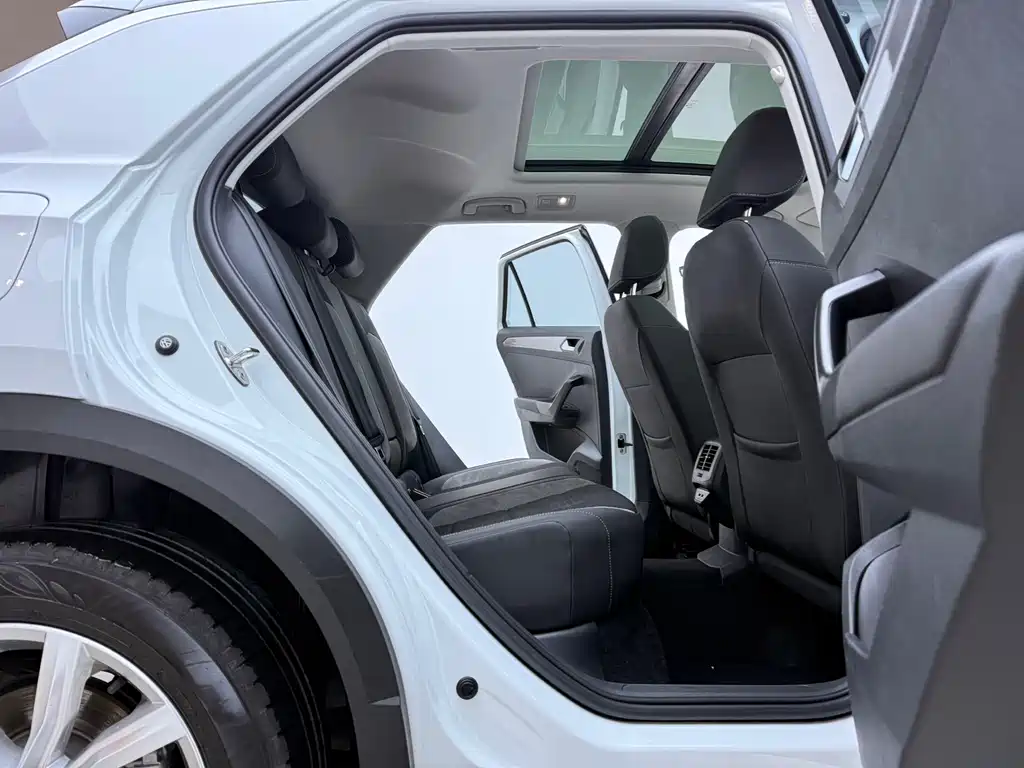 Volkswagen T-Roc 2023 — фото 16