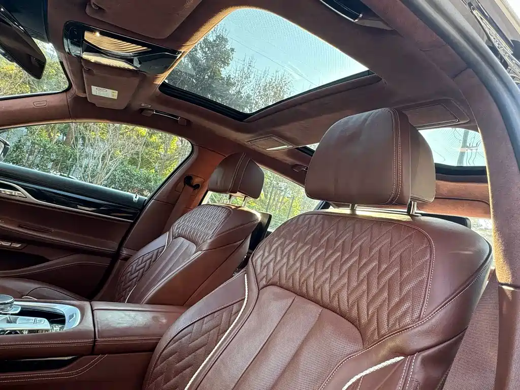 BMW 7 Series 2017 — фото 15