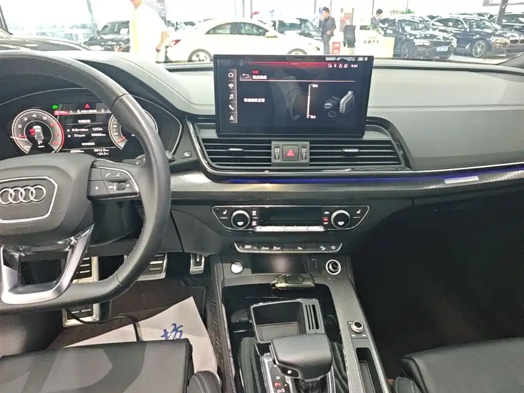 Audi Q5L 2023 — фото 13