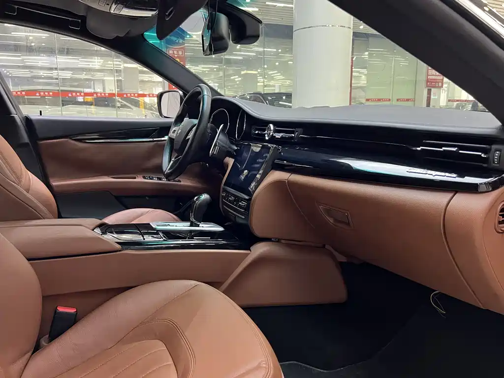Maserati Quattroporte 2015 — фото 11
