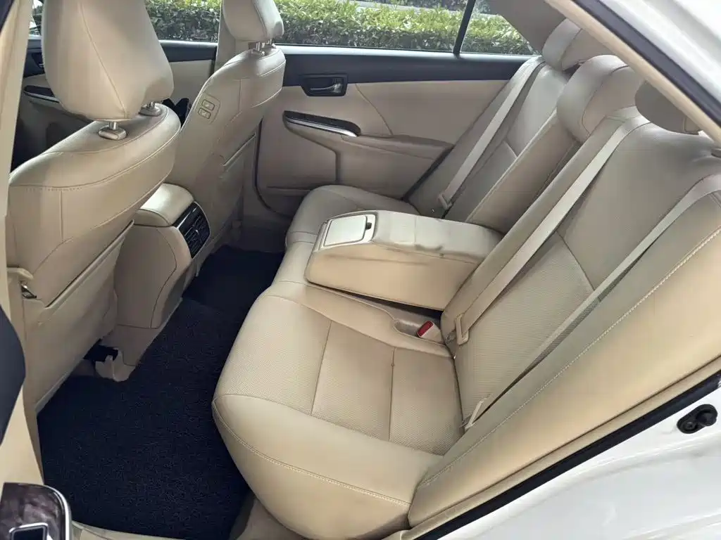Toyota Camry 2015 — фото 17