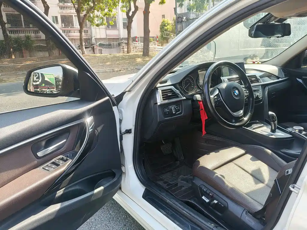 BMW 3 Series 2019 — фото 13