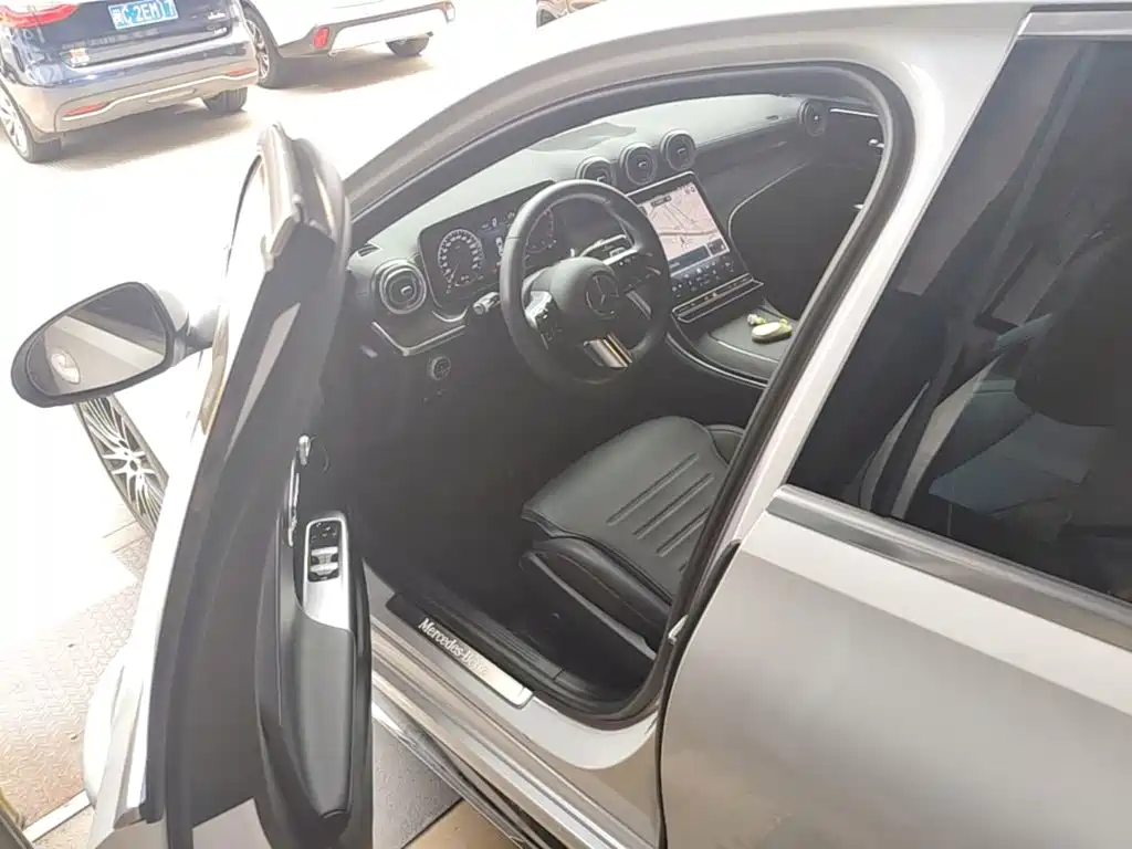 Mercedes-Benz C-Class 2023 — фото 16