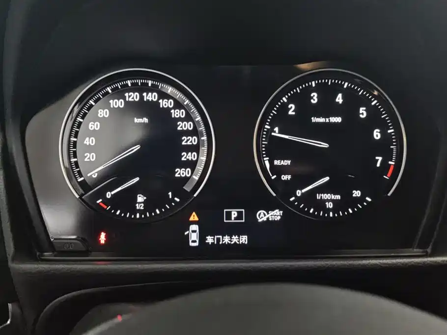 BMW 1 Series 2018 — фото 14