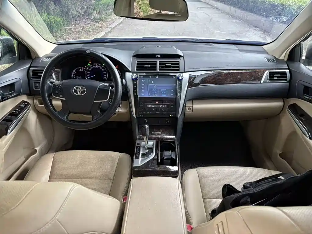 Toyota Camry 2015 — фото 10